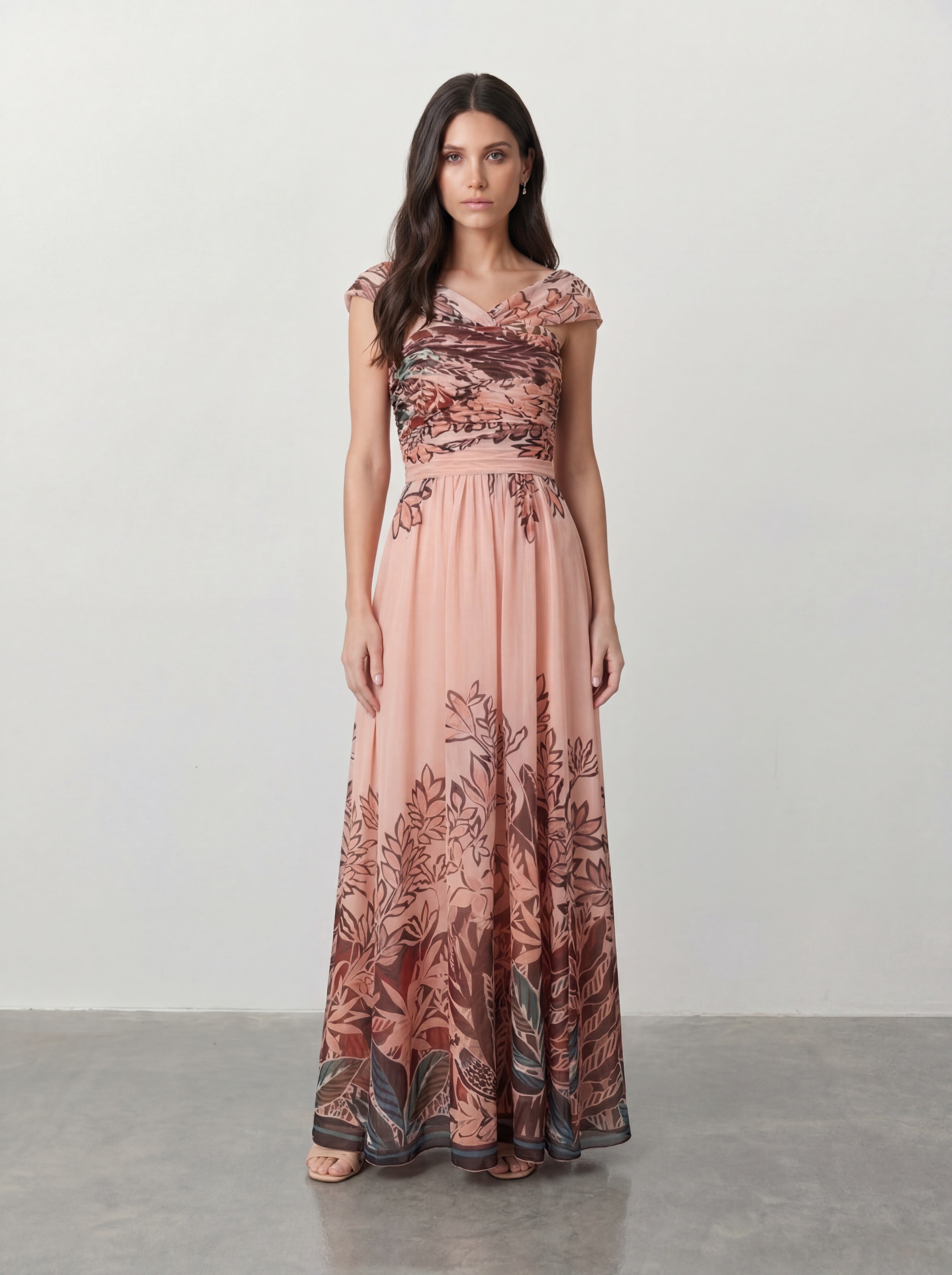 Koktajlowa Sukienka Maxi w Wakacyjny Print Kwiatowy – Brzoskwiniowy i Wielokolorowy - widok z przodu