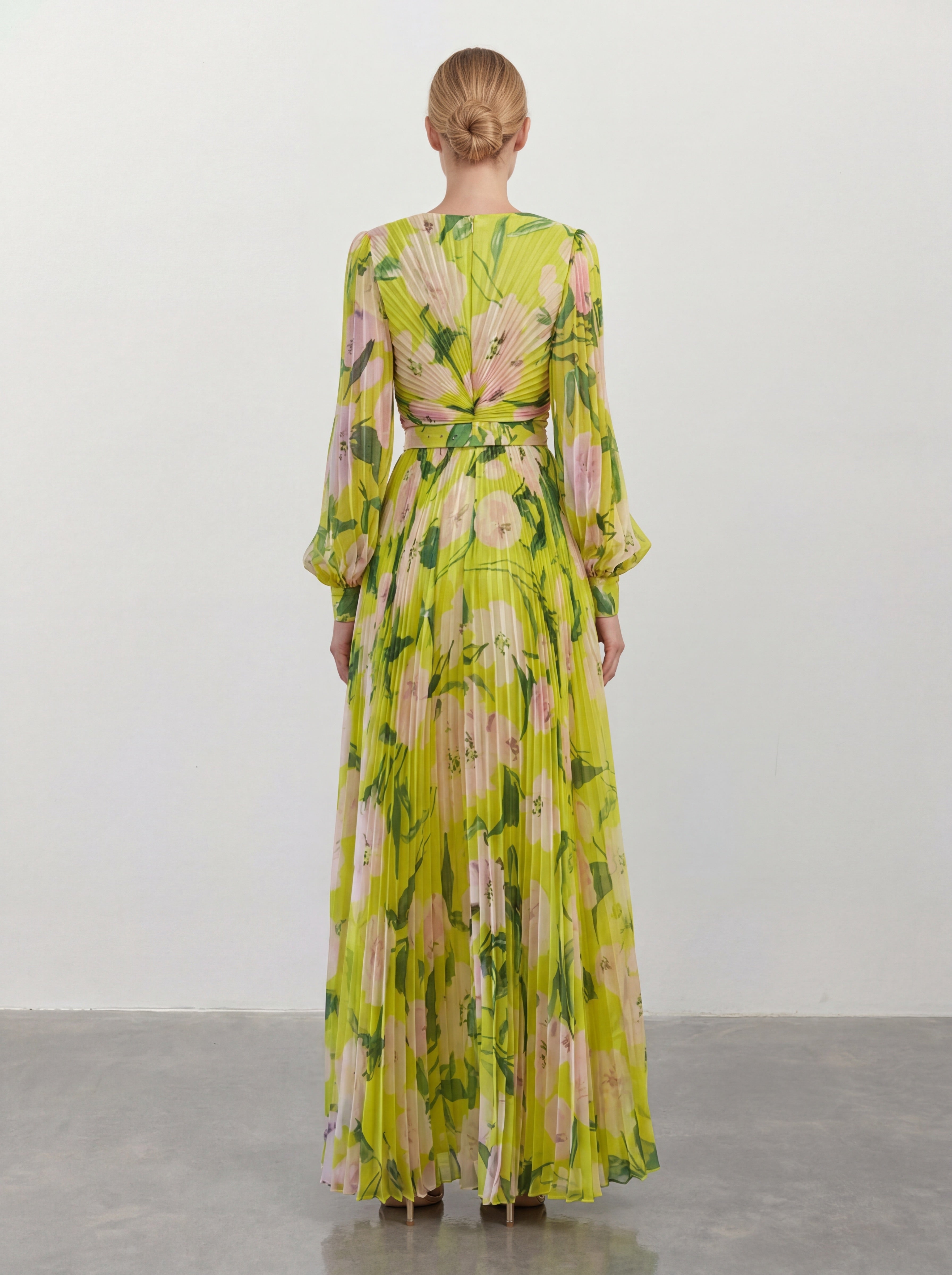 Plisowana sukienka maxi w kwiatowy print – Zielony i Wielokolorowy – tył