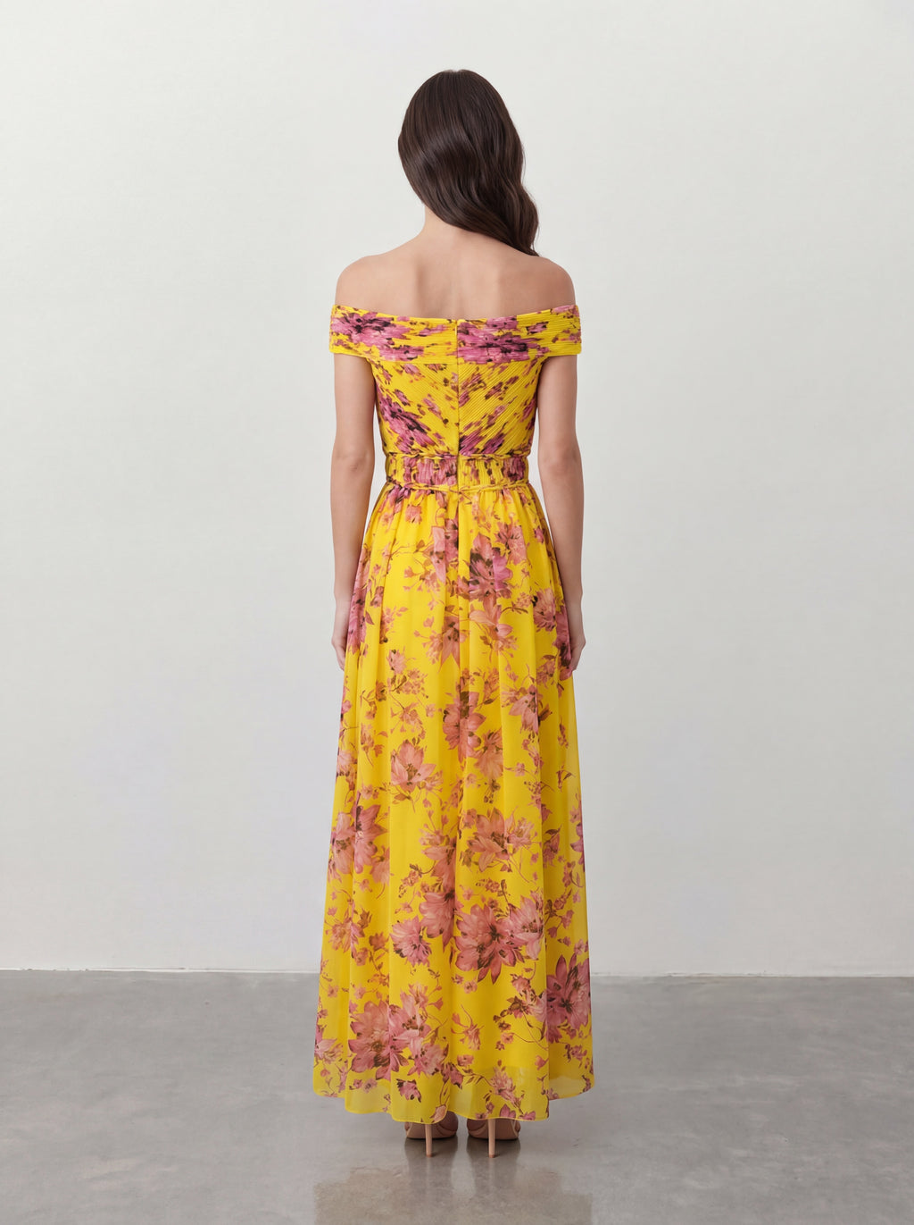 Letnia Koktajlowa Sukienka Maxi w Kwiatowy Print z Plisowaną Górą i Opadającymi Rękawami – tył