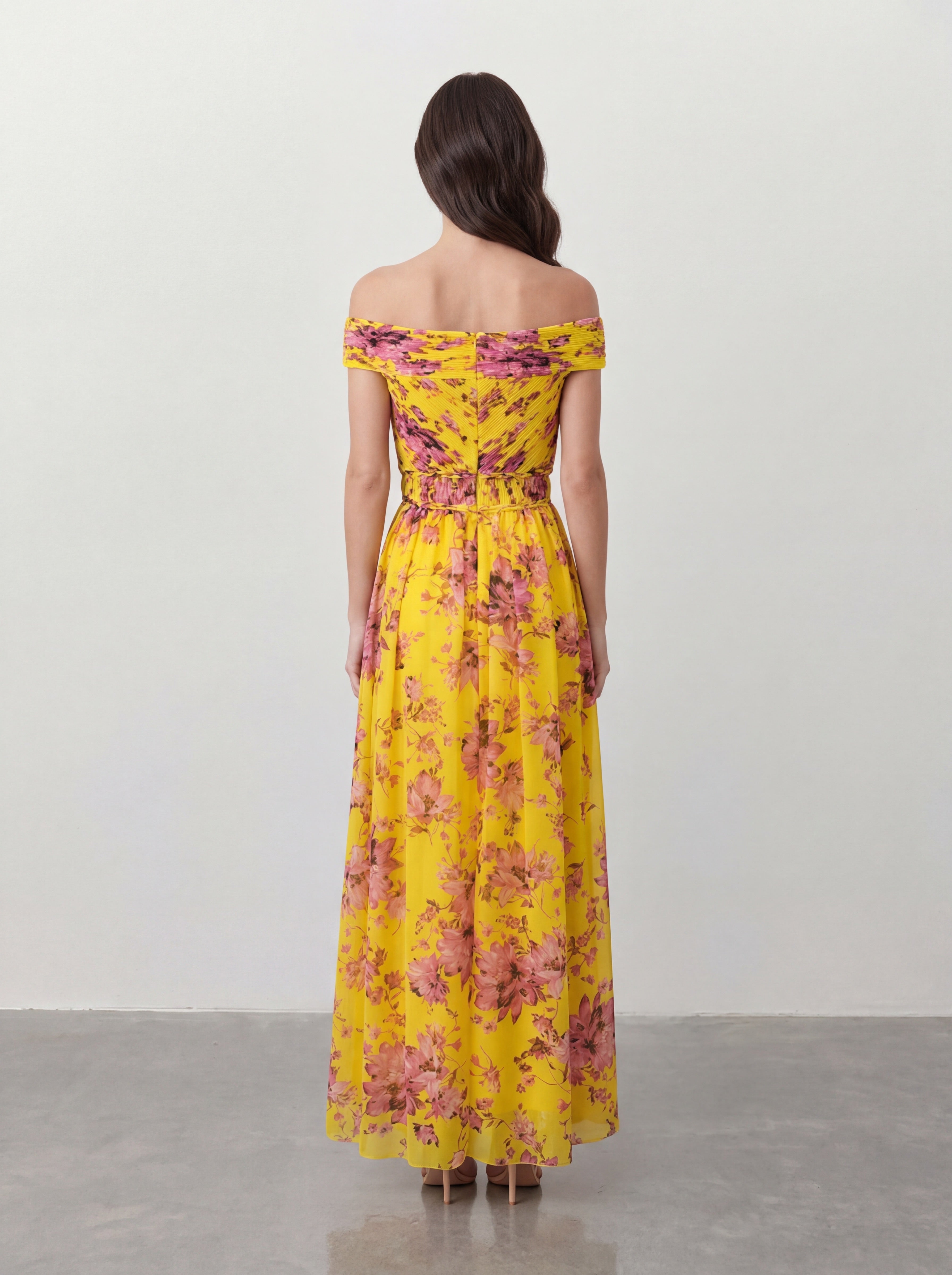 Letnia Koktajlowa Sukienka Maxi w Kwiatowy Print z Plisowaną Górą i Opadającymi Rękawami – tył