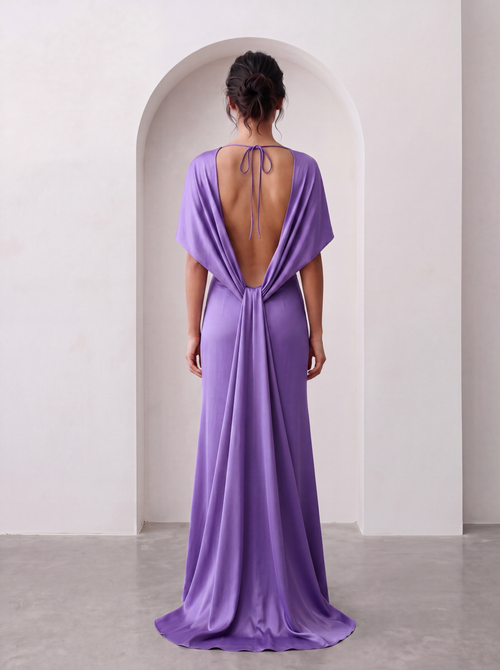Elegancka Sukienka Maxi z Rękawem Cape i Głębokim Wycięciem na Plecach – Fioletowy
