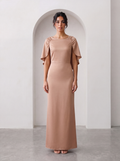 Elegancka Sukienka Maxi z Rękawem Motyl i Głębokim Wycięciem na Plecach – Beżowy